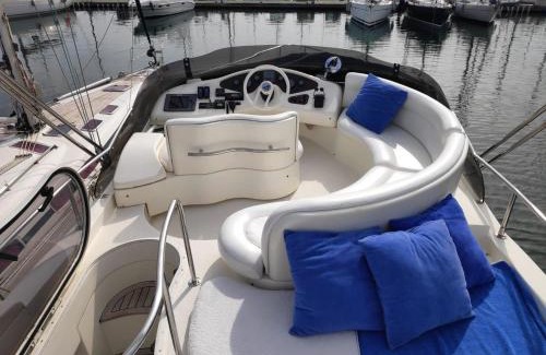Old Town Boat Rental | Experience Yacht Azimut 42 - La Perla: Oceanfront Bliss