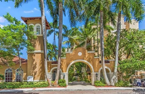 Aventura Apartment | Relaxing Yacht Club Apartment with Poolside Amenities