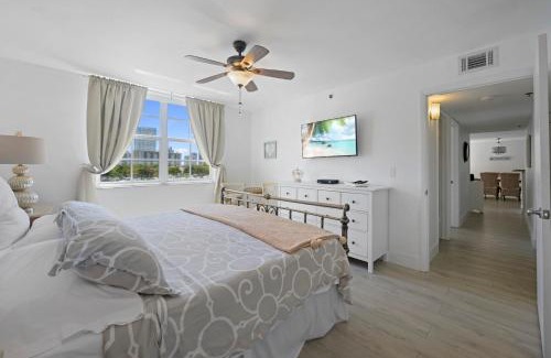 Aventura Apartment | Tranquil Yacht Club at Aventura: Marina Views & Pool Access