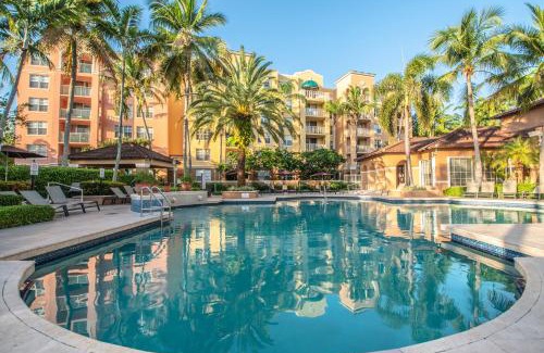 Aventura Apartment | Tranquil Yacht Club at Aventura: Marina Views & Pool Access