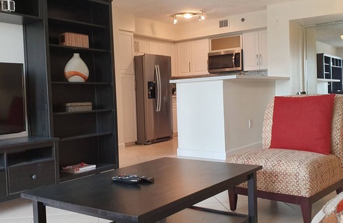 Aventura Apartment | Modern Yacht Club Aventura 2 BR Apt with Private Pool