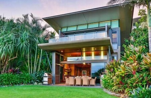 Hamilton Island Apartment | Explore Yacht Club Villa 7: Family-Friendly Getaway
