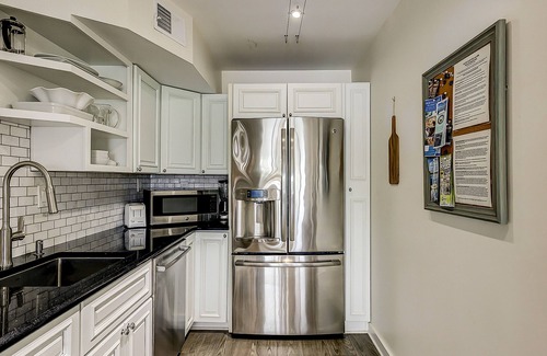 Shelter Cove Villa | Yacht Club Villas: Updated Condo with Marina View & Pool