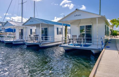 Marathon Hotel | Pet-Friendly Getaway at Yacht Haven - Rated 9.4/10