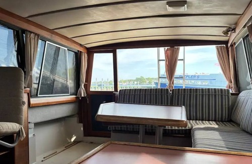 St Ignace Boat Rental | Pet-Friendly Getaway at Yachts of Fun - Rated 8/10!