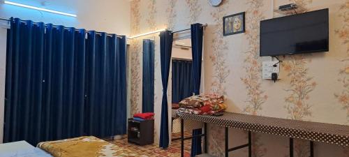 Ujjain Apartment | Delightful Yadav Homestay: Guest Rated 9.5/10 with Breakfast