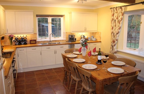 Graffham House | Yaffle Cottage: Idyllic Woodland Retreat with Pool & Kitchen