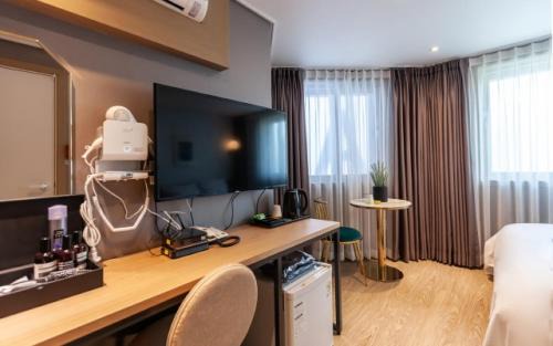 Chungmu Hotel | Budget-Friendly Stay at YAJA Hotel Tongyeong Ferry Terminal