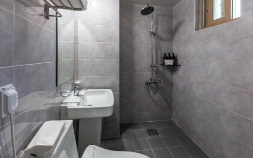 Chungmu Hotel | Budget-Friendly Stay at YAJA Hotel Tongyeong Ferry Terminal