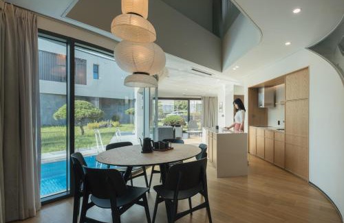 Jungmun Resort | Stunning Yakmaeul: Oceanfront Retreat with Pool & 9.5 Rating