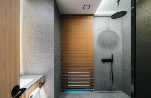 Jungmun Resort | Stunning Yakmaeul: Oceanfront Retreat with Pool & 9.5 Rating