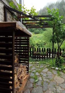 Smolyan House | Pet-Friendly Yakusha Guesthouse with 9.6/10 Review Score