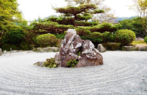 Kurume House | Discover Yakuya Akira SHO Inn: Private Japanese Garden Escape