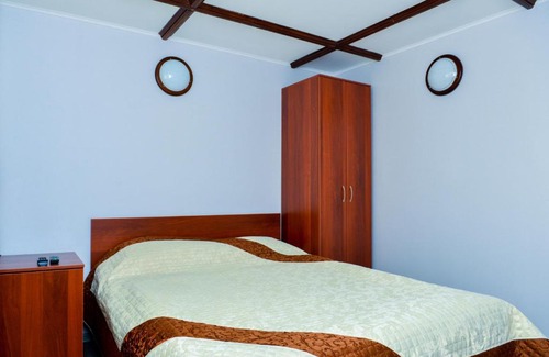 Nizhnekamsk Hotel | Budget-Friendly Stay at Yal Hotel with Hot Tub & Breakfast