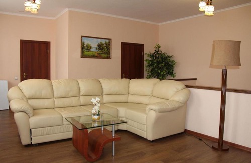 Nizhnekamsk Hotel | Budget-Friendly Stay at Yal Hotel with Hot Tub & Breakfast