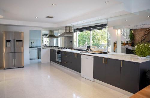 Eilat Apartment | Elegant YalaRent Ivy Villa with Private Pool & Great Reviews