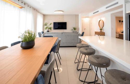 Eilat Apartment | Discover YalaRent Suff Mountains: Garden Apartment with Pool
