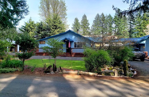 Cougar House | Discover YALE House: Mt St Helens Family Retreat