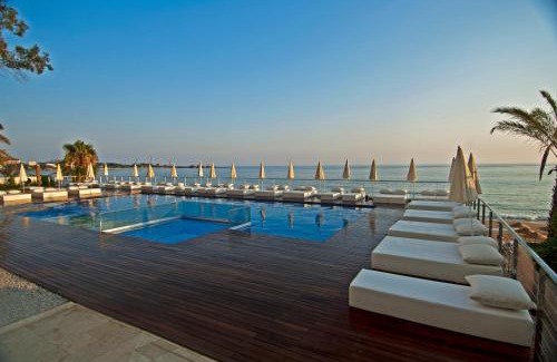 Avsallar Hotel | Idyllic Yalihan Una: Oceanfront Pool & Spa Retreat