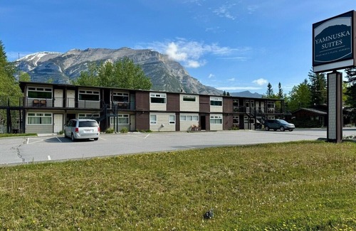Canmore Condo | Yam 21 - Upper Studio with King