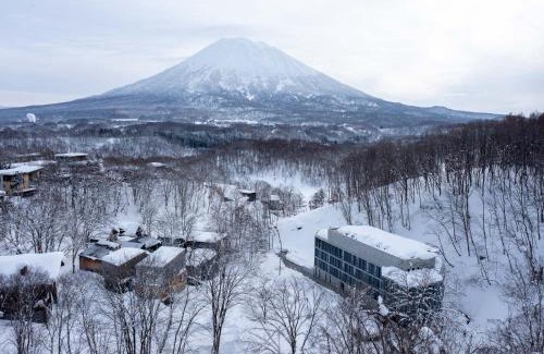 Hirafu Apartment | YAMAKEI Residences: 4-Star Retreat with Hot Tub & Breakfast