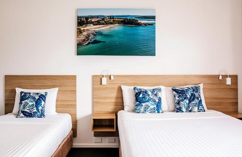 Yamba Hotel | Relax at Yamba Beach Motel with Ocean Views and Pool