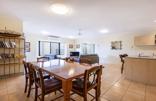 Yamba House | Yamba Days: Perfect for Pet Lovers and Families