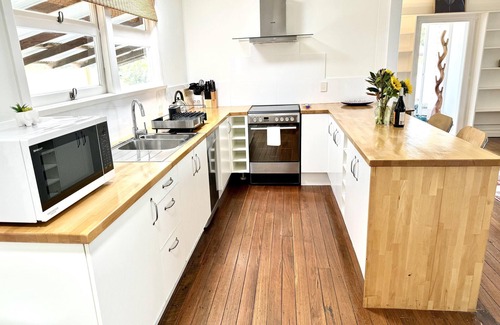 Yamba Apartment | Yamba Fishing Cottage: Pet-Friendly Stay with Ocean Views