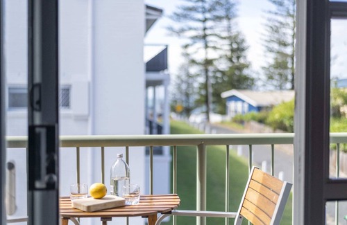 Yamba Apartment | Oceanfront Yamba Views: Family-Friendly Retreat with Breakfast