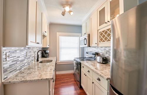 Newberg Apartment | Experience Yamhill Flats Suite 5: Rated 9.8 with Pool & Spa