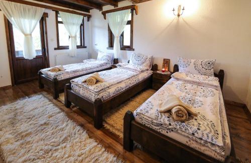 Delchevo House | Cozy Yancheva Guest House with Breakfast & Family Amenities