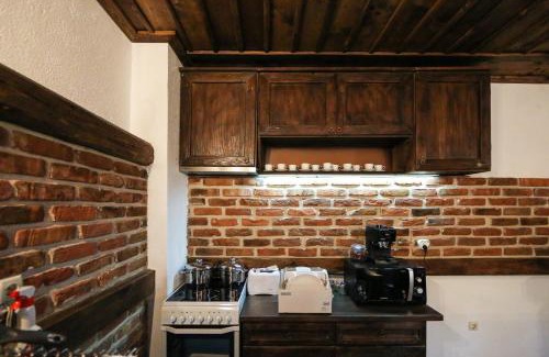 Delchevo House | Cozy Yancheva Guest House with Breakfast & Family Amenities