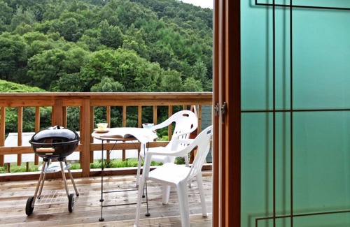 Sutong House | Inviting Yanggaksan Pension: Pool, Restaurant & Family Amenities