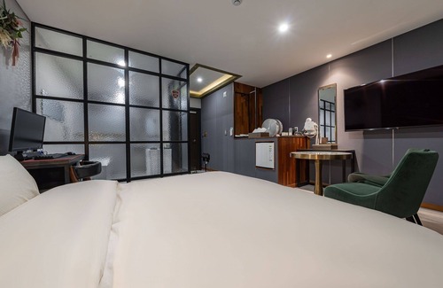 Yangju Hotel | Eco-Friendly Comfort at Yangju Latte Drive-in Hotel