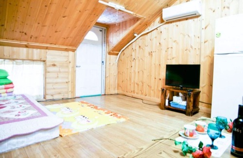 Yangsan House | Eco-Friendly Yangsan Evergreen Pension with Pool & Breakfast