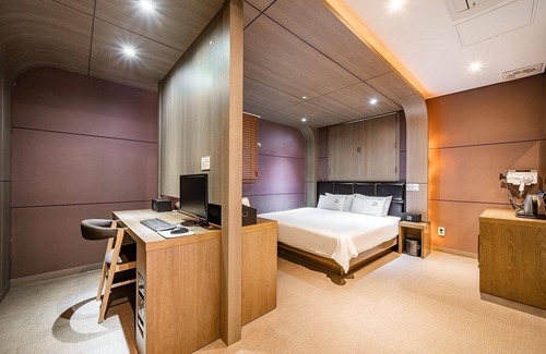 Yangsan Hotel | Eco-Friendly Stay at Yangsan Jungbudong with Hot Tub & Breakfast