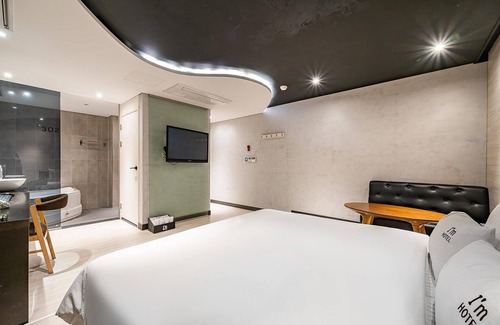 Yangsan Hotel | Eco-Friendly Stay at Yangsan Jungbudong with Hot Tub & Breakfast