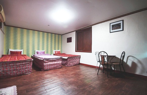 Yangsan Hotel | Eco-Friendly Stay at Yangsan Tongdosa W with Breakfast