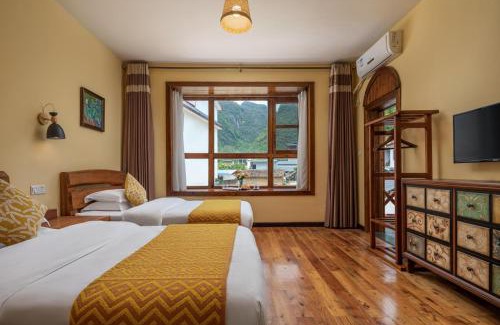 Yangshuo House | Relax at Yangshuo Coco Garden Hotel with Hot Tub & Dining