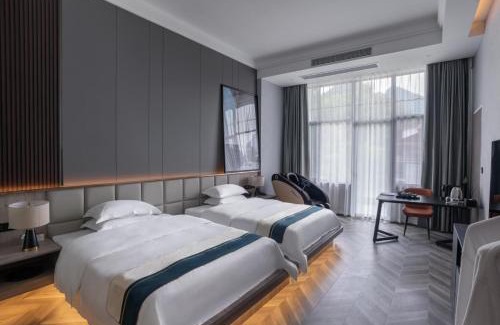 Liu Sanjie Scenic Area Hotel | Serene Yangshuo Pleasure River View Resort with Pool & Hot Tub