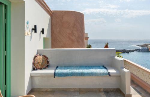 Lefkos Villa | Oceanfront Retreat at Yani La Scala Luxury Villas