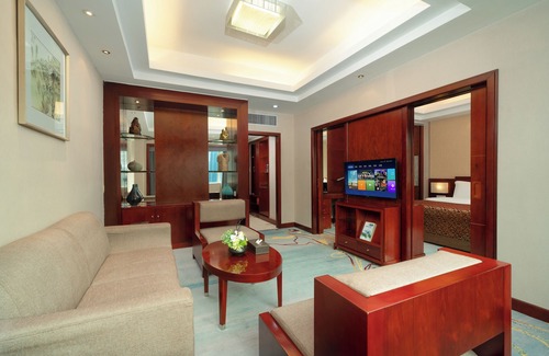Tianhe Hotel | Comfortable Stay at Yanling Hotel with Spa & Dining Options