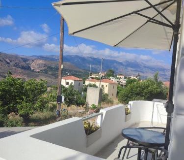 Exopoli House | Cozy Yannis Apartments - Guest Rated 9.3/10, Child Friendly