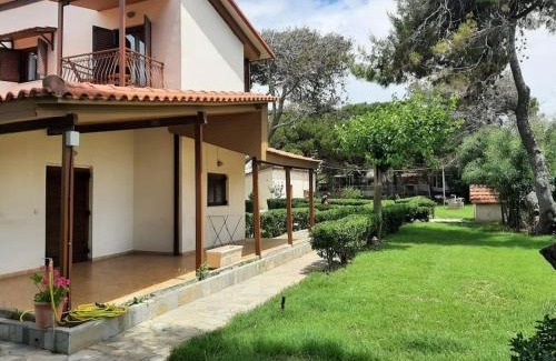 Pyrgos Villa | Yannis Villa: Oceanfront Retreat with 9.8/10 Guest Ratings