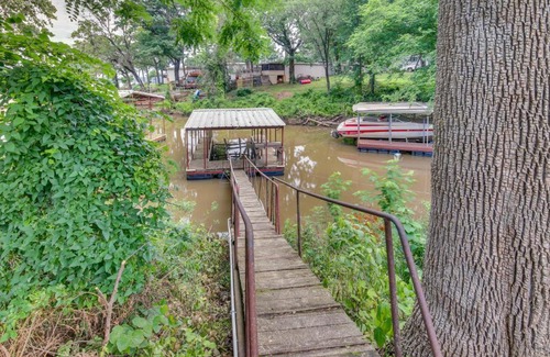 Grove House | Waterfront Grove Getaway with Yard & Boat Slip Access