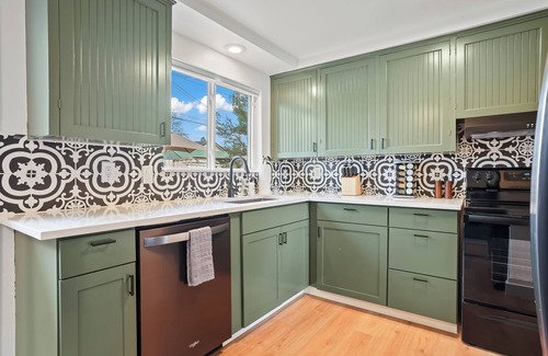 North End House | Relaxing Yard with Fire Pit, King Bed & Pet-Friendly Comfort