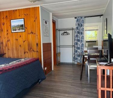 Searsport Hotel | Pet Friendly Yardarm Motel with Child-Friendly Amenities