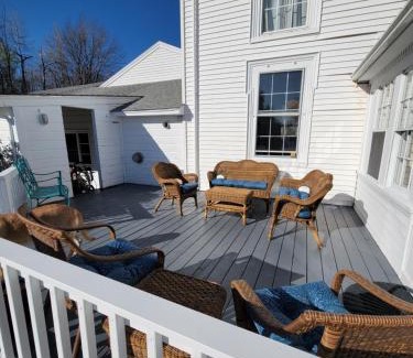 Searsport Hotel | Pet Friendly Yardarm Motel with Child-Friendly Amenities