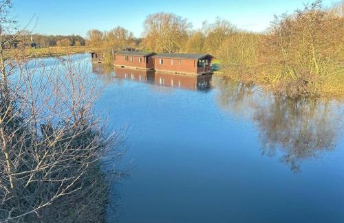 Smallburgh Boat Rental | Yare River Lodge Houseboat