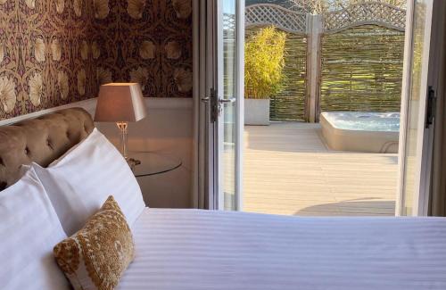Brundall Resort | Family-Friendly Yare View Holiday Cottages with High Ratings